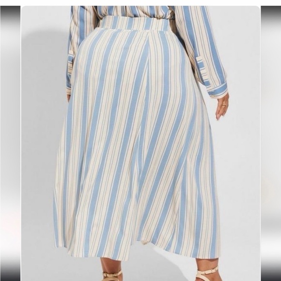 Torrid Striped Blue and White Midi Skirt NWT - Picture 4 of 5